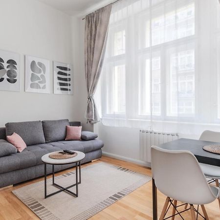 Luminous Apartment For 2 Near Wenceslas Square By Prague Days Exteriör bild