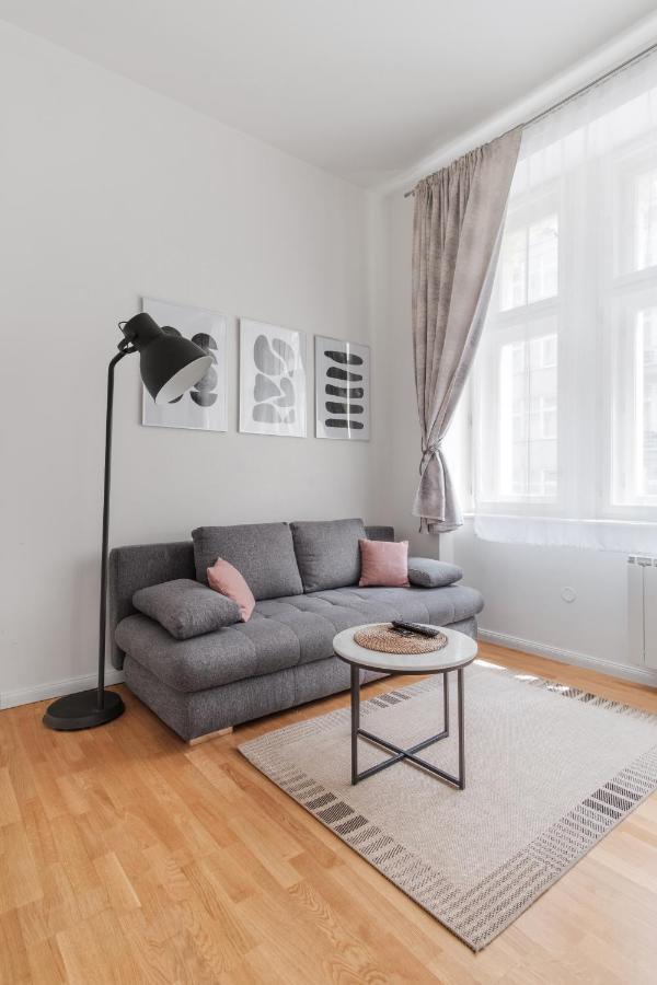 Luminous Apartment For 2 Near Wenceslas Square By Prague Days Exteriör bild